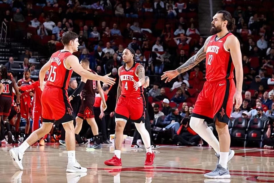 1xBET官方网站-优缺点都太明显了,火箭给替补中锋的出场时间还是太多了?