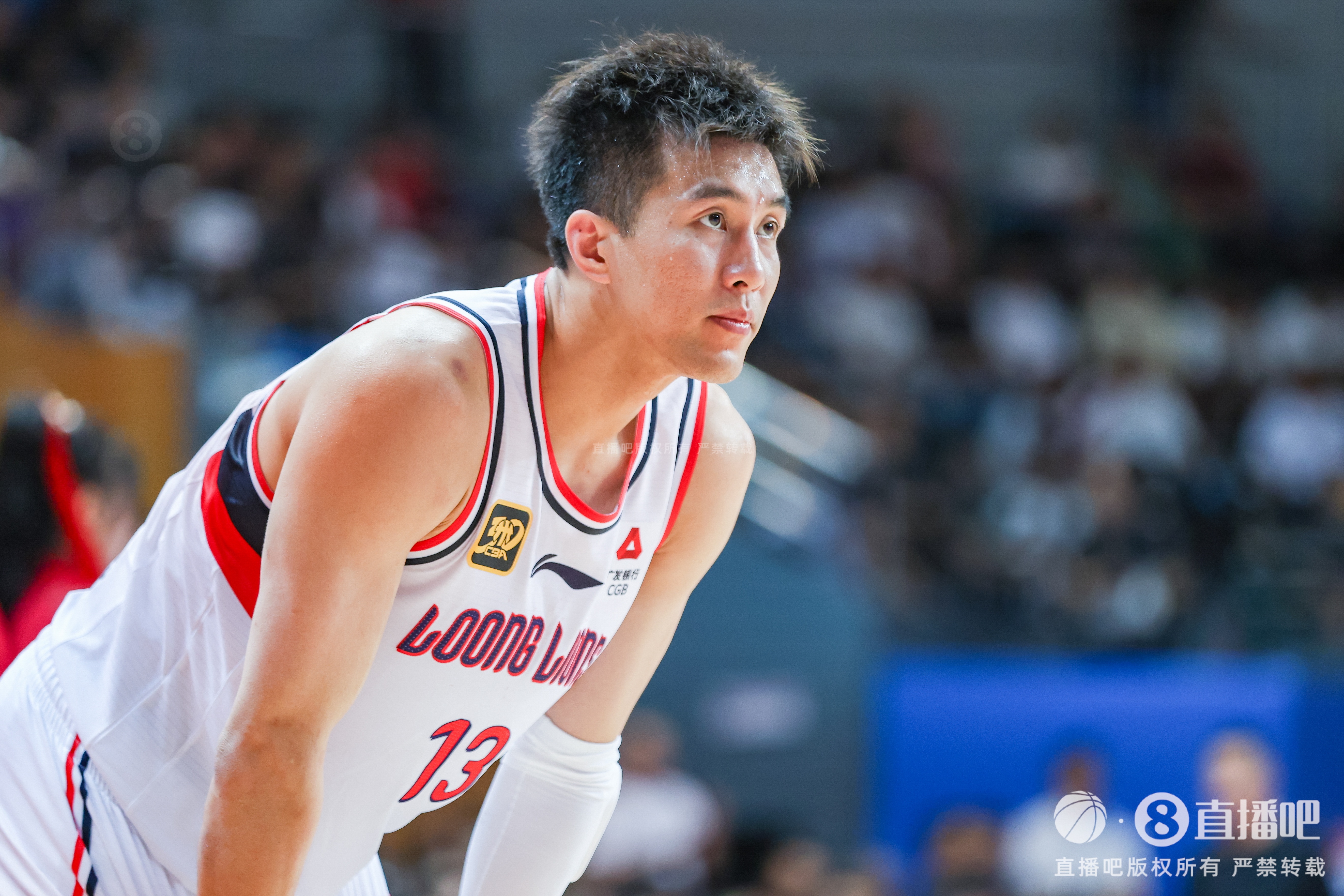 1xBET官网-媒体人:突破中膝盖一软多为交叉韧带撕裂 盼郭艾伦只是虚惊一场